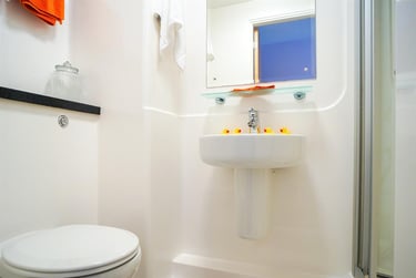 1 bed flat, Beaverbank Place, Cannonmills, Edinburgh, EH74FB - Image 4